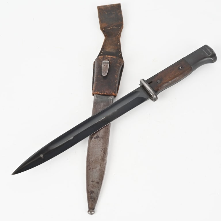WWII NAZI GERMAN K98 MATCHING BAYONET WEYERSBERG: Roughly 25cm long, drop forged, steel construction blade with wide fullers. Blade retains most of its original Parkerizing. Maker marked "Paul Weyersberg of Solingen". Scabbard is matching numbered. W