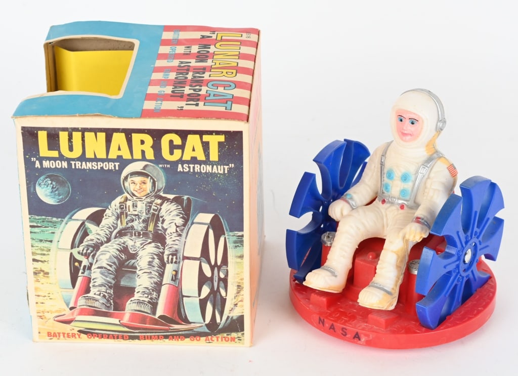 JAPAN BATTERY OP LUNAR CAT TRANSPORT w/ BOX: All original and complete with Astronaut. Looks never played with. Boxed 6" Excellent