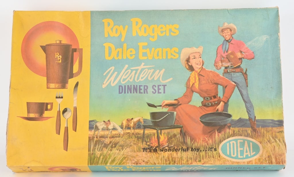1958 ROY ROGERS WESTERN DINNER SET w/ BOX: Scarce set looks complete and unused. 24" by 14" Excellent