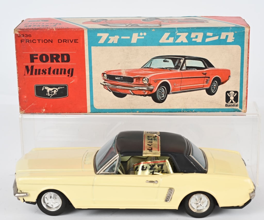JAPAN TIN FRICTION FORD MUSTANG w/ JAPAN BOX (1 of 8)