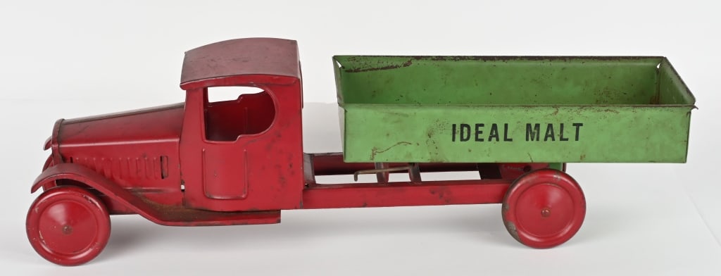 STEELCRAFT PRIVATE LABEL IDEAL MALT DUMP TRUCK: Steelcraft pressed steel dump truck with private label advertising for "Ideal Malt". Complete and original. Should clean t a higher grade. 24" Very Good-Excellent