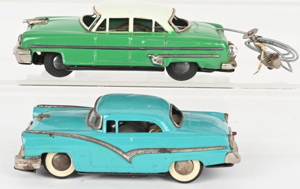 2- JAPAN TIN BATTERY OP CARS, FORD & OLDSMOBILE (1 of 9)