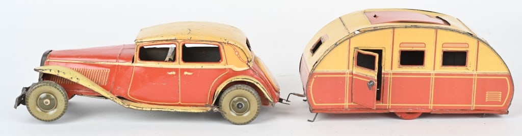 TIN WINDUP AUTO & MATCHING CARAVAN TRAILER (1 of 6)