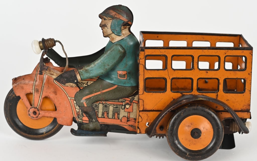 MARX TIN WINDUP SPEEDBOY DELIVERY w/ LIGHTS (1 of 7)