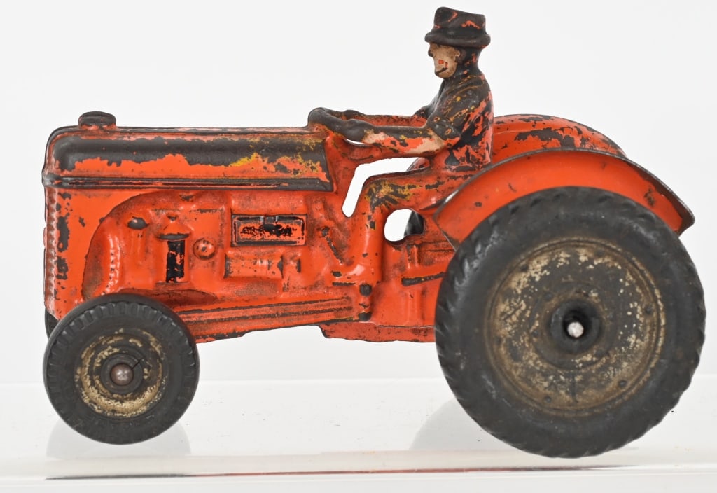 ARCADE CAST IRON FORD 9N TRACTOR (1 of 4)