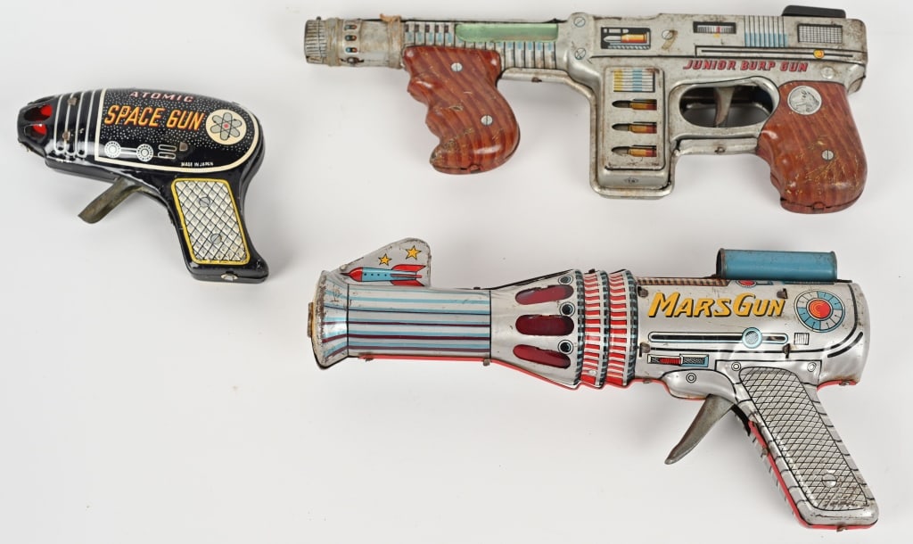 3- VINTAGE TIN SPACE GUNS: All original with nice colors and graphics. Largest 10" AS-IS