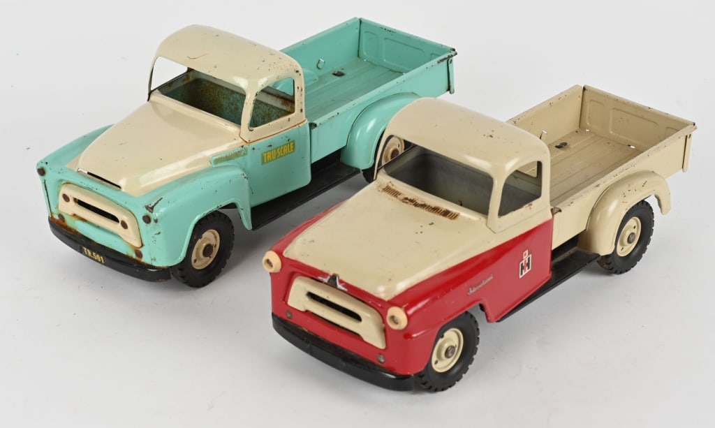 2- TRU SCALE INTERNATIONAL PICKUP TRUCKS (1 of 5)