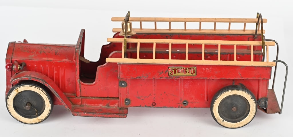 STRUCTO 1920'S TOY FIRE TRUCK, ELECTRIC LIGHTS (1 of 6)