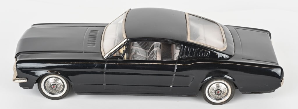 JAPAN LARGE TIN FRICTION FORD MUSTANG FASTBACK (1 of 7)