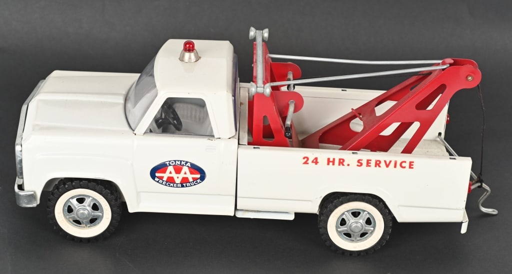 TONKA 1968 PRESSED STEEL AA WRECKER TRUCK: Tonka 1968 AA wrecker truck. Complete and original. 15" Excellent