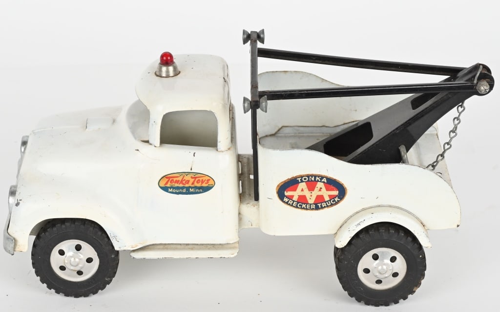 TONKA AA WRECKER TRUCK: All original with nice paint and decals. 12" Excellent