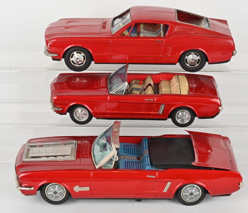 3- JAPAN TIN MECHANICAL FORD MUSTANGS (1 of 10)