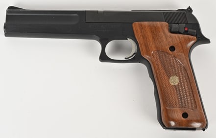 SMITH & WESSON MODEL 422 SEMI AUTO PISTOL 22 LR.