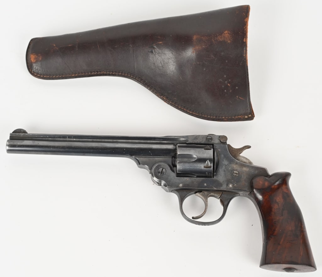 IVER JOHNSON'S ARMS & CYCLE WORKS REVOLVER 32 CAL: SERIAL NUMBER: H88123. BARREL: 6". CALIBER: 32 LONG. MANUFACTURED: 1900 - 1920. Metal is blue finished steel with blade style front sight and notch rear. Grips are walnut smooth finished. Comes with l