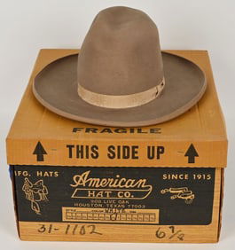 VINTAGE CARLSBAD HAT IN BOX