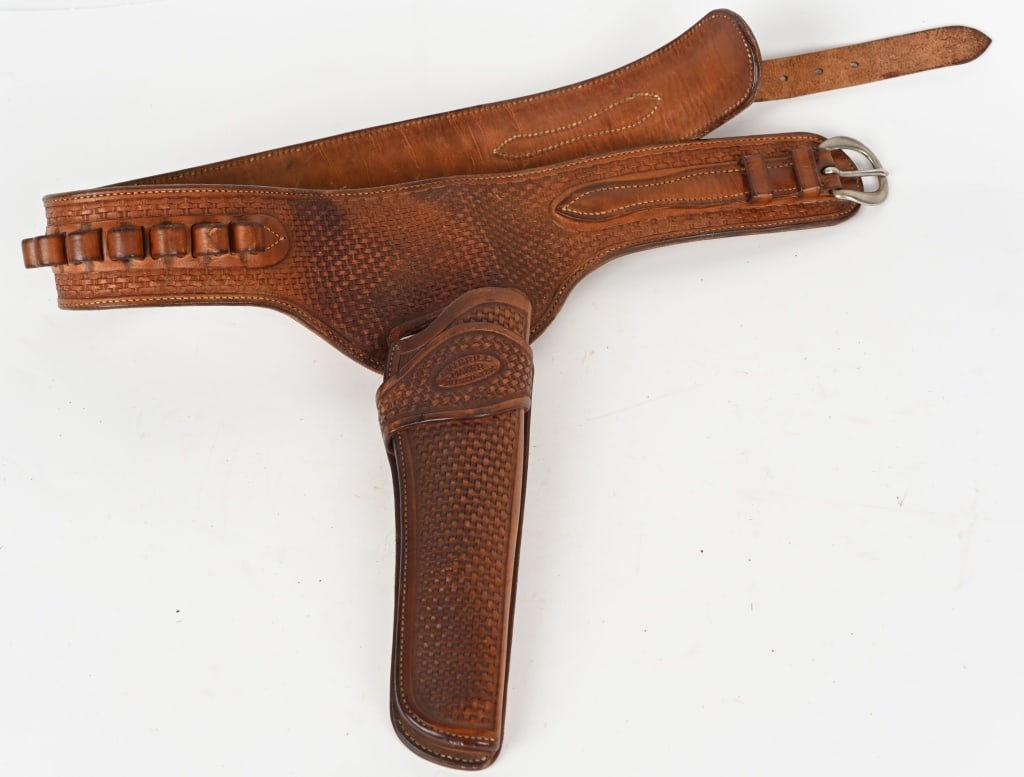 A.W. Brill, AUSTIN TEXAS RIG & CARTRIDGE BELT: Exceptional and scarce vintage "A.W. Brill, Austin, Texas" marked basket weave Buscadero Rig and matching Cartridge Belt. A 100% original. Extremely good condition, holster was made for a 7 1/2" singl
