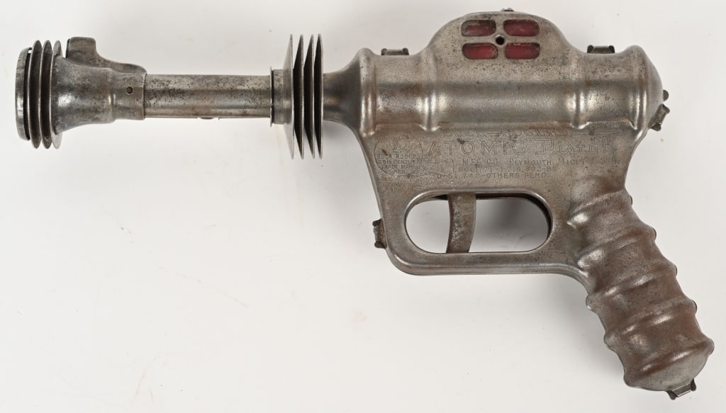 DAISY BUCK ROGERS ATOMIC PISTOL: Nice clean original gun. Still works. 10 1/2" Excellent