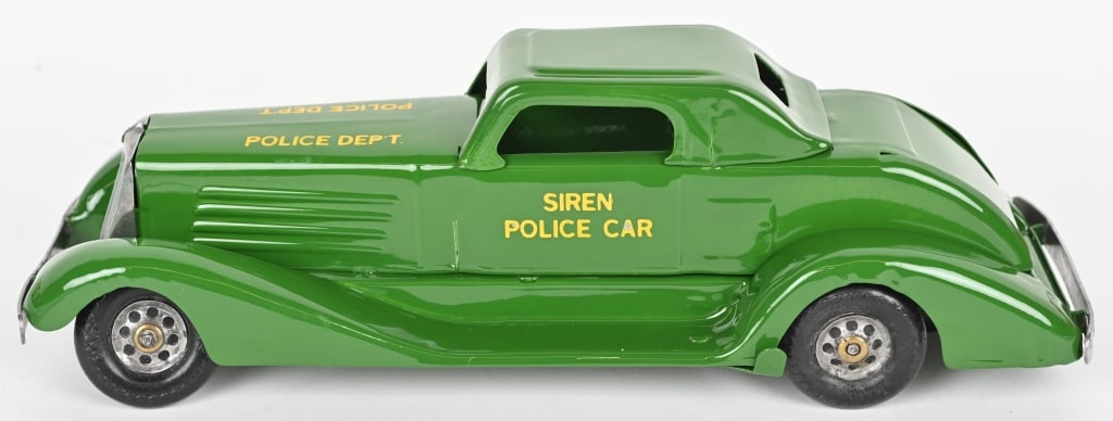 MARX WINDUP SIREN FIRE CHIEF CAR: Professionally restored to like new. Green in color. 14" Excellent
