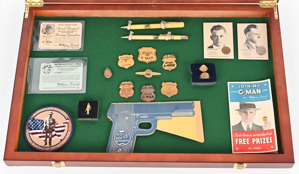 G-MAN PREMIUMS & DISPLAY CASE: Great lot includes G-Man Premium Rings, Badges, Gun, Passports, and More. 22" Excellent
