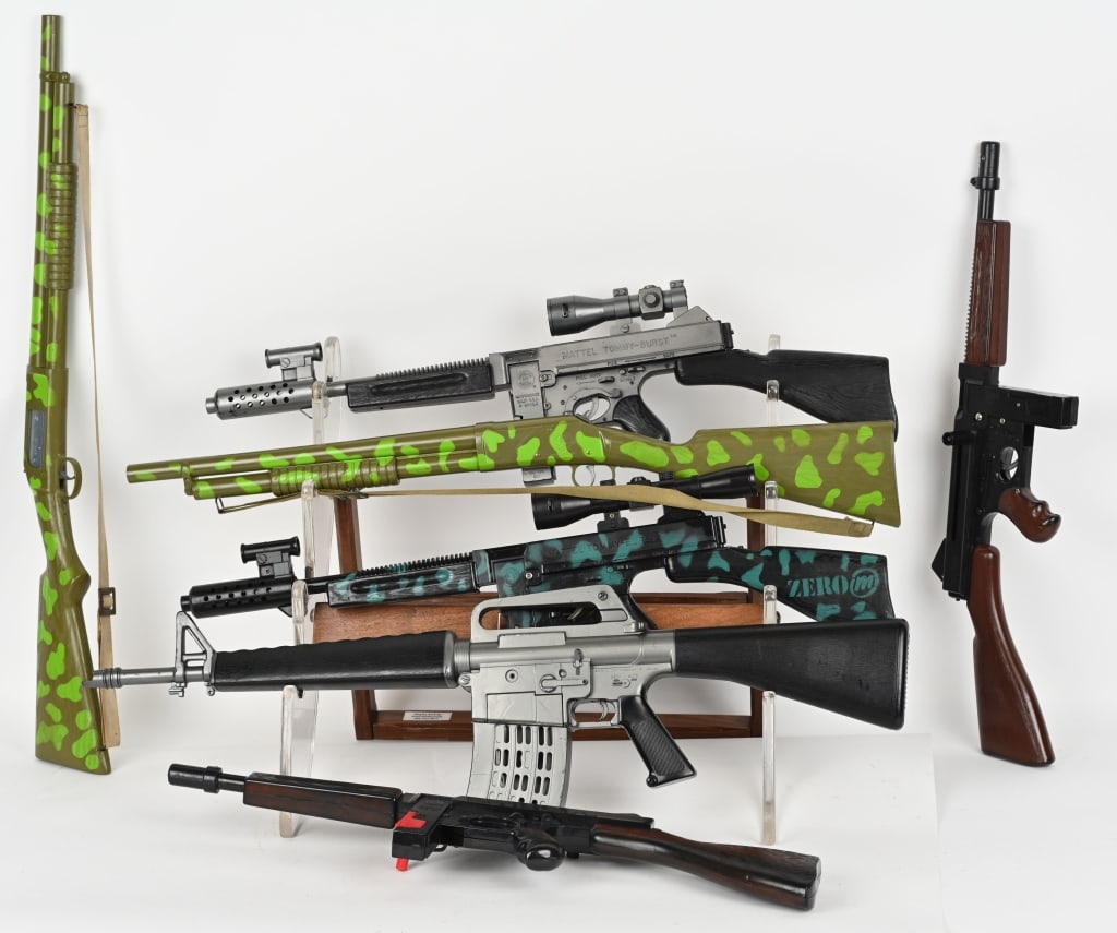 LOT OF MILITARY STYLE TOY GUNS: All in great condition. AS-IS