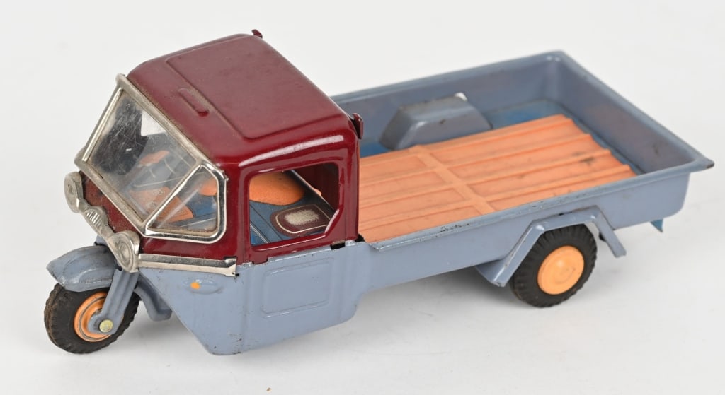 JAPAN Tin Friction 3-WHEEL TRUCK: Japan tin friction 3-Wheel Truck. All original and complete. Friction works. 7" Very Good-Excellent