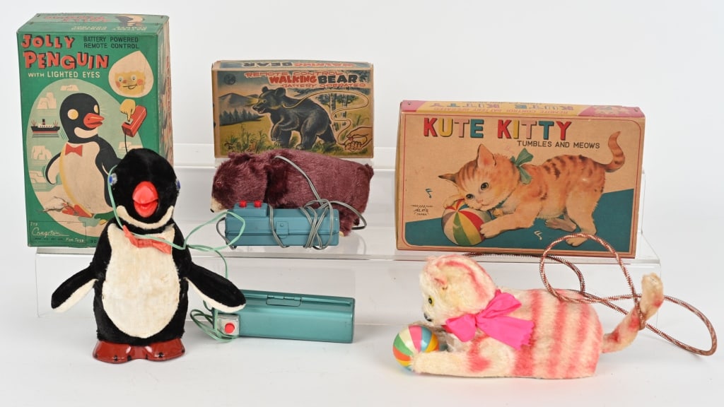 BATTERY OP PENGUIN, CAT, & MORE: includes battery operated Jolly Penguin and Kute Kitty. Plus windup Walking Bear. All Boxed. Largest 8 1/2" Excellent