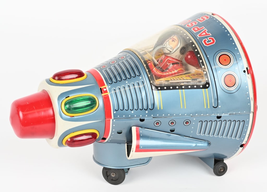 MT JAPAN BATTERY OP SPACE CAPSULE 5: Large impressive Space Toy. All original in great shape. Has full body Astronaut in the Capsule. Battery box is clean. Did not work when tested. 10 1/2" Excellent