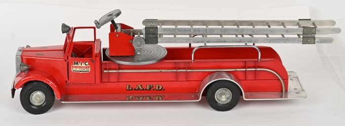 SMITH MILLER AERIAL LADDER FIRE TRUCK