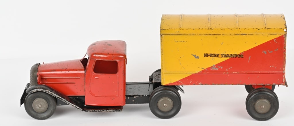 STRUCTO PRESSED STEEL HIGHWAY EXPRESS TRUCK: Structo pressed steel Highway Express Truck. Nice early Structo Toy. All original with decent paint and decals. The trailer is missing the gate. Hard to find Truck. 24" Very Good