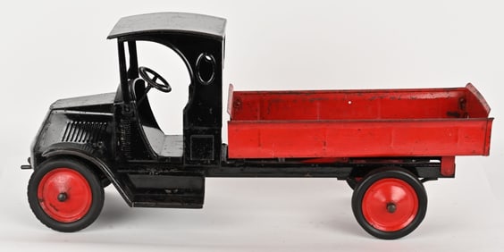 AMERICAN NATIONAL MACK DUMP TRUCK w/ CAB