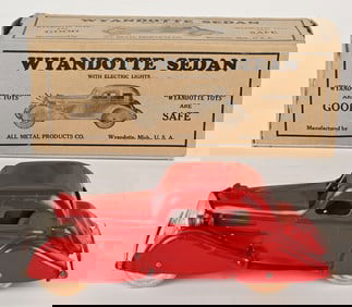 WYANDOTTE SEDAN WITH HEADLIGHTS w/ BOX