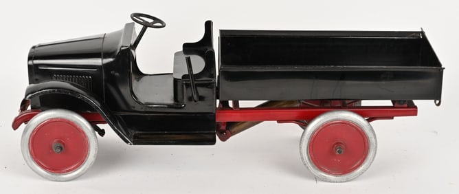 BUDDY L PRESSED STEEL HYDRAULIC DUMP TRUCK