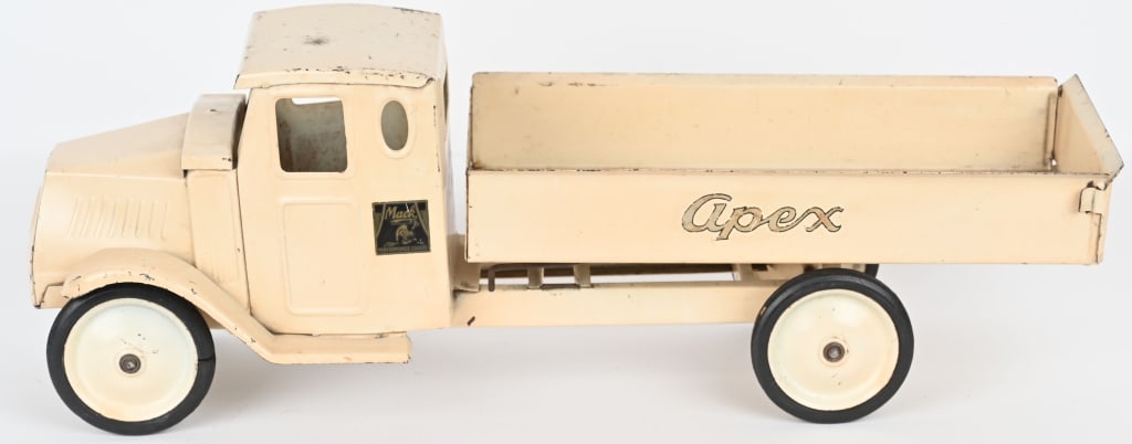 STEELCRAFT MACK APEX DUMP TRUCK: RARE Steelcraft APEX Dump Truck. All original with very nice paint and Apex and Mack decals. Has to be one of the best examples of this truck out there. 25" Excellent