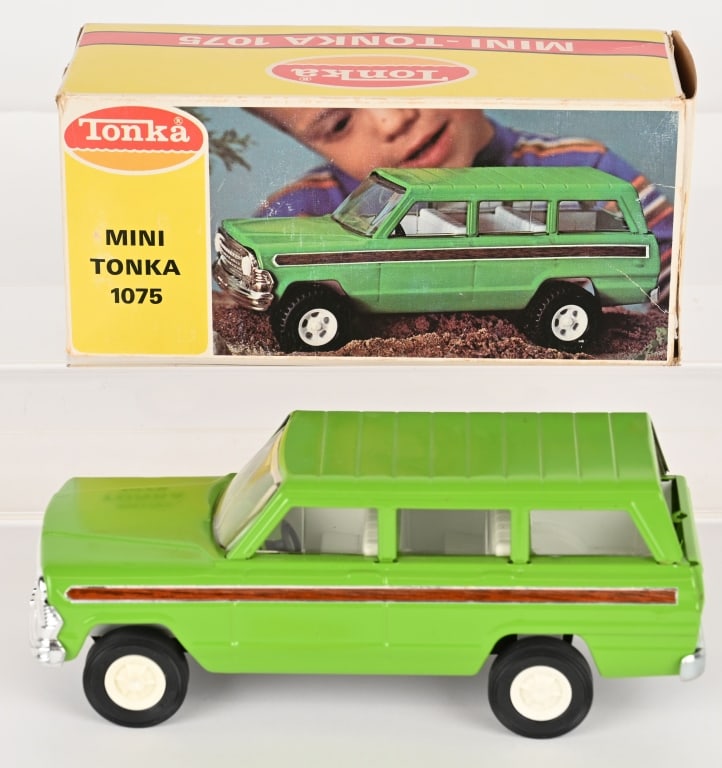 TONKA CANADA #1075 MINI GRAND WAGONEER w/ BOX: Tonka Canada #1075 Mini Grand Cherokee. Scarce lime green version. Never played with condition. Boxed 9 1/2" Near Mint