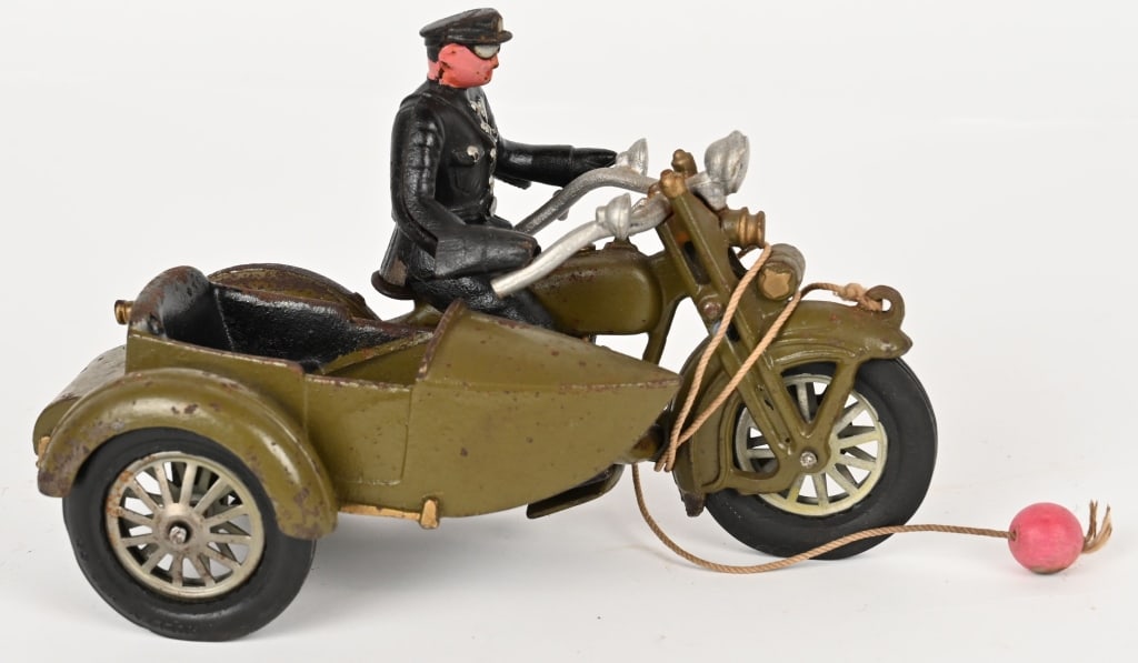 HUBLEY HARLEY DAVIDSON MOTORCYCLE w/ PULL CORD: Hubley cast iron Harley Davidson Motorcycle and sidecar. The toy still has the original pull cord and working clicker. Includes nice original rider . All original with no cracks or repairs. 9" Excelle