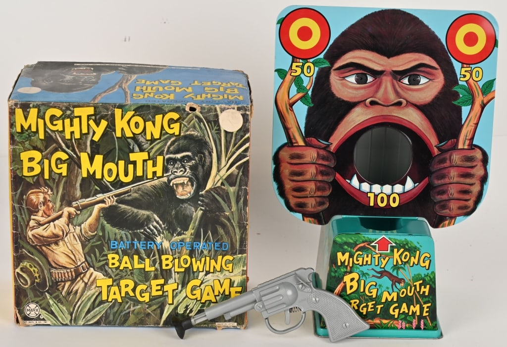 MARX BATTERY OP MIGHTY KONG BIGH MOUTH TARGET: Marx battery operated Mighty Kong Big Mouth Target Game. All original and complete with Dart Gun. Looks never played with. Worked when tested. Boxed with Inserts and Instructions. 9" Excellent
