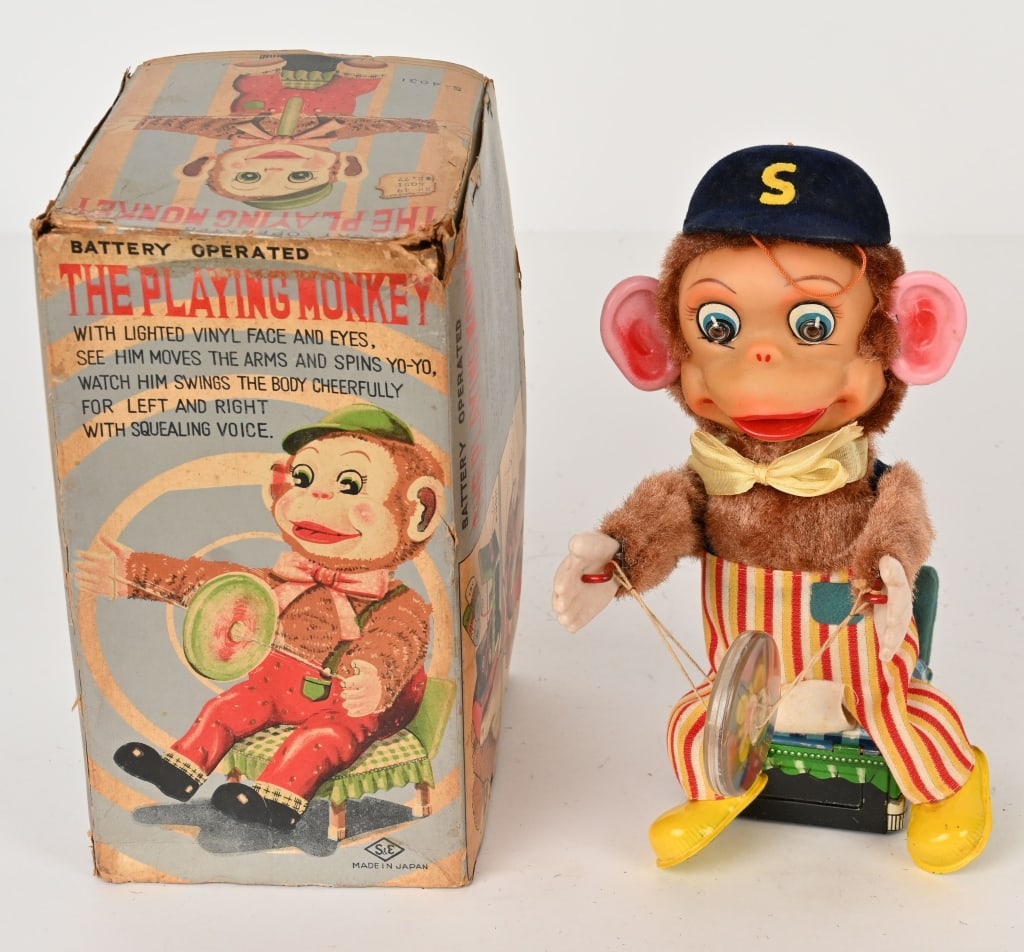 JAPAN BATTERY OP THE PLAYING MONKEY w/ BOX: Japan battery operated The Playing Monkey. All original and complete. Worked when tested. Boxed. 9 1/2" Excellent