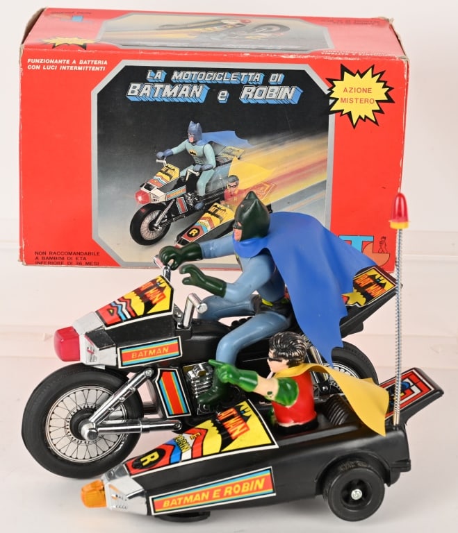 TORINO BATMAN BATTERY OP MOTORCYCLE w/ BOX: Torino Giocattoli Batman battery operated Motorcycle. Never played with condition. With Batman and Robin figures. Complete with Box. 11" Excellent