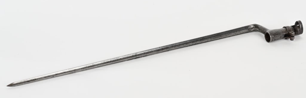 DUTCH M1871 BEAUMONT SOCKET BAYONET TYPE 1: An antique Dutch first type bayonet for Beaumont 1871 Rifle. Length 58,5 cm. In very good condition.