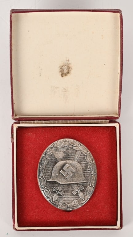 WWII NAZI GERMAN CASED SILVER WOUND BADGE 65 WW2: Cased Silver Wound Badge in case of issue. 1939 pattern, injection molded zinc/alloy construction, solid backed badge with a silver wash. The badge is in the form of an embossed, vertically oval, laur