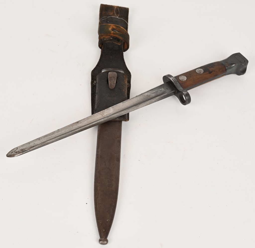 M1895 DUTCH BAYONET & SCABBARD W FROG: M1895 Dutch Bayonet with K98 Scabbard and Frog All are still serviceable 