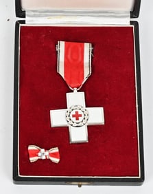 GERMAN ORDER OF THE RED CROSS CASED W MINIATURE