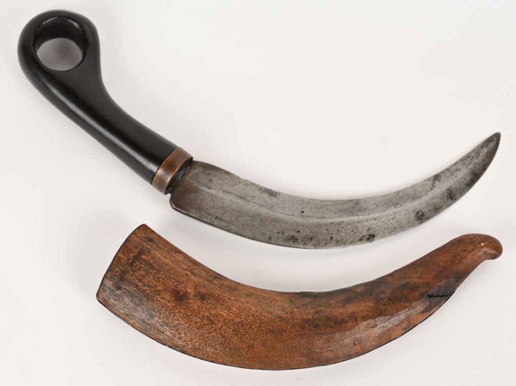 INDONESIAN MINANGKABAU STYLE KARAMBIT KNIFE: A Very attractive Karambit measuring 8 1/2 inches with a Water Buffalo Horn Handle. The heavily curved blade resembling a claw is VERY sharp. The dagger is housed in its original scabbard. E