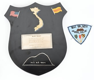 VIETNAM WOOD PLAQUE FOR US SERVICEMAN & PATCH