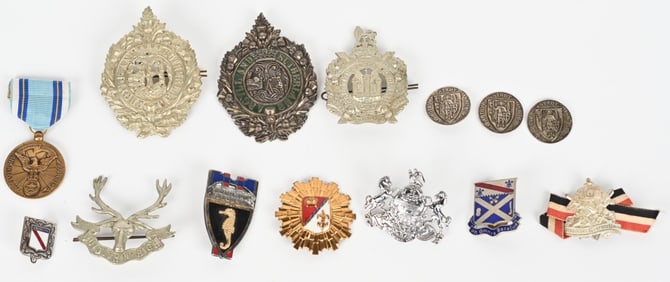 MILITARY INSIGNIA LOT BRITISH CAP BADGE MEDAL WW2