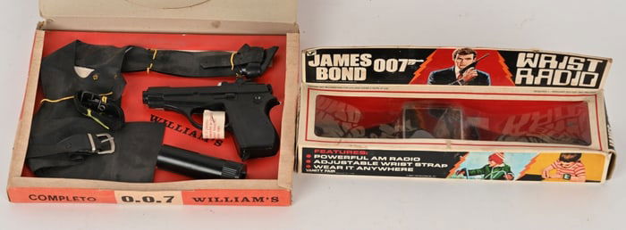 JAMES BOND 007 WRIST RADIO & GUN & HOLSTER SET