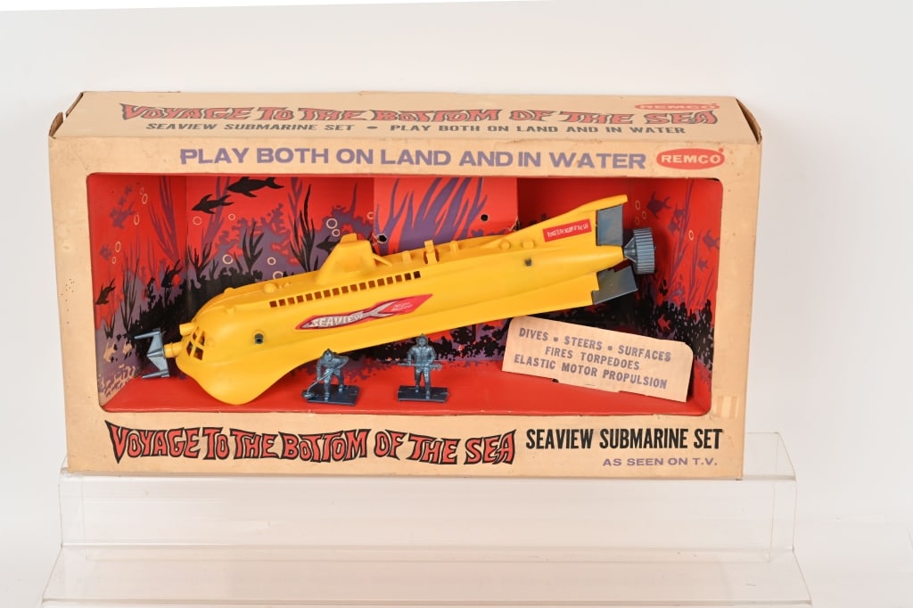 1965 REMCO VOYAGE TO THE BOTTOM OF SEA SET MIB: Item is in excellent condition but is missing the original ties in the box that hold it in place. The insert still holds it in place.. 21" Excellent