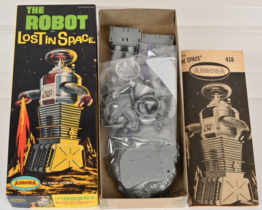 1968 Aurora Lost In Space Robot Model Kit