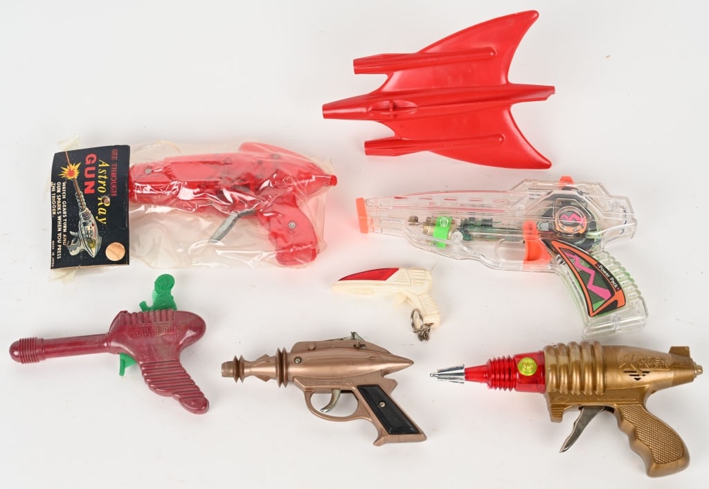 LOT OF PLASTIC SPACE GUNS: Includes Astro ray Gun, Superior Rocket Gun, Razer Ray Gun, Radar Gun, Ray Gun, and More. Excellent