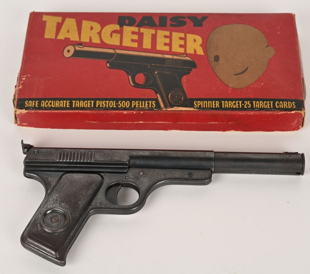 DAISY TARGETEER w/ BOX: All original and comes with targets. Boxed 11" Excellent